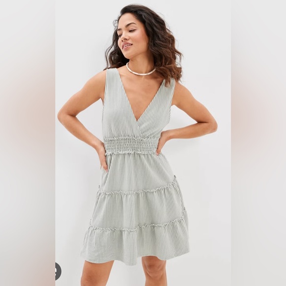 American Eagle Outfitters Dresses & Skirts - American Eagle Outfitters Green Sleeveless V-Neck Sundress